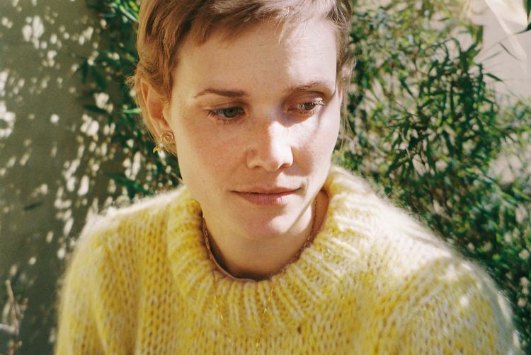 Nanna Øland Fabricius, alias Oh Land, er en af de 18 kendte musikere, der skal synge morgensang på udvalgte skoler som led i regeringens projekt. Foto: Emma Sejersen