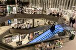 Oslos nye hovedbibliotek, Deichman, ligger ved havnen i samme område som operaen og det nye Munchmuseet. Biblioteket har seks etager, hvor der udover bøger er en række værksteder. Hele molevitten holder åbent alle dage kl. 8-22. 
