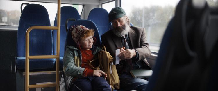 Ari (Hermann Samúelsson, tv.) og Gunnar (Þröstur Leó Gunnarsson) former et uventet og umage venskab.  Foto: Øst for Paradis