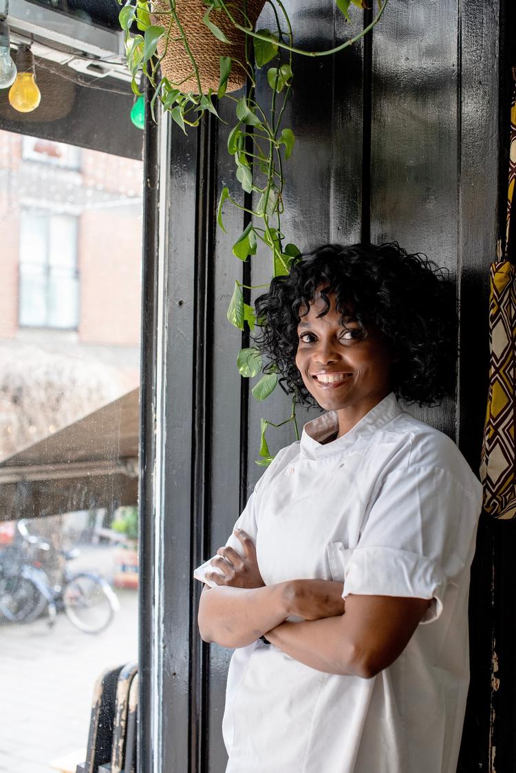 Annette Niyomwungere udgav i efteråret ’Smagen og duften af mit Afrika’. Foto: Pia Simms 