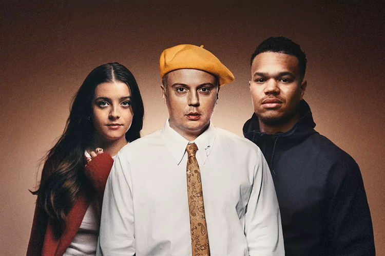 I 2024 gik flere mænd og kvinder sammen om at lave sange sammen – og som kvittering blev de også spillet meget i radioen, viser nye tal fra Gramex. Her er det Ida Laurberg, Andreas Odbjerg og rapperen Lamin, der er afsendere på sangen 'God dag'.  Foto: A:larm Music