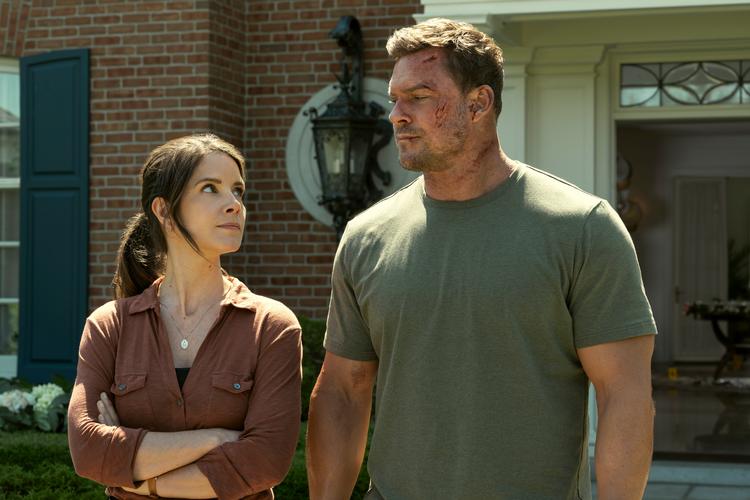 Sonya Cassidy og Alan Ritchson er makkere i tredje sæson af ’Reacher’ – han spiller titelrollen, hun FBI-agent Susan Duffy. Foto: Prime Video