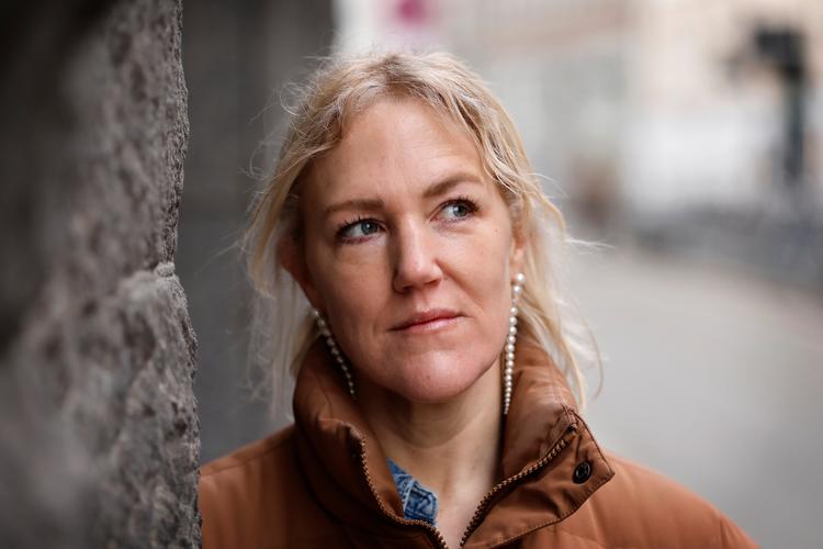 »Det gør mig trist, at vi har fået lukket ned for halvdelen af befolkningens idérigdom og kreativitet«, siger Michelle Kristensen, der har skabt en digital millionforretning i det, hun opfatter som en mandsdomineret iværksætterverden.     Foto: Jens Dresling