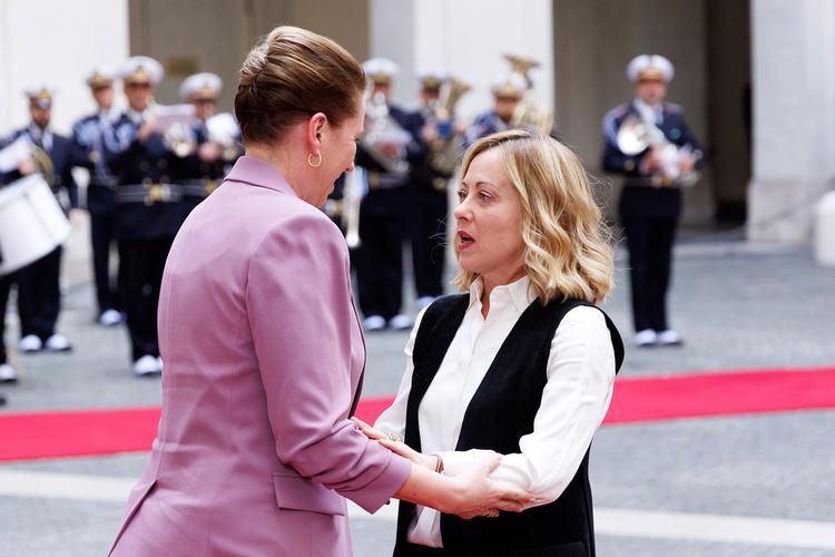 For et år siden blev Mette Frederiksen buh'et ud af Vega. Nu står hun stærkere internationalt end nogensinde og er i den europæiske inderkreds i kamp mod både USA og Rusland. I lighed med italienske Giorgia Meloni, hun dog langtfra deler politisk ideologi med. Foto: Roberto Monaldo/Ritzau Scanpix