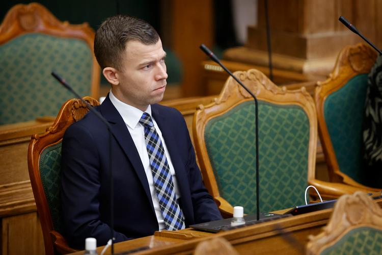 »Det skal være sådan en nålestiksoperation, hvor vi rammer segmentet, som jo er mennesker med baggrund i Menapt-landene. Det er jo ikke meningen, at det skulle ramme udlandsdanskere«, siger Nick Zimmermann (DF).   Foto: Jens Dresling