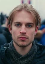 Sammen med titusindvis andre går Ivan Apostolovic på gaden i Serbien for at demonstrere mod landets regering. 