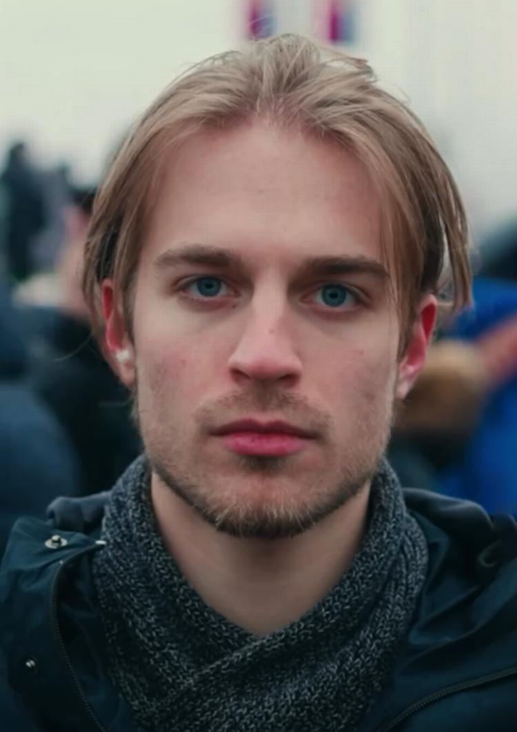 Sammen med titusindvis andre går Ivan Apostolovic på gaden i Serbien for at demonstrere mod landets regering. 