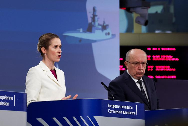 EU's udenrigschef, Kaja Kallas, og forsvarskommissær Andrius Kubilius fremlagde onsdag hvidbogen for europæisk forsvar under et pressemøde i Bruxelles.   Foto: Yves Herman/Ritzau Scanpix