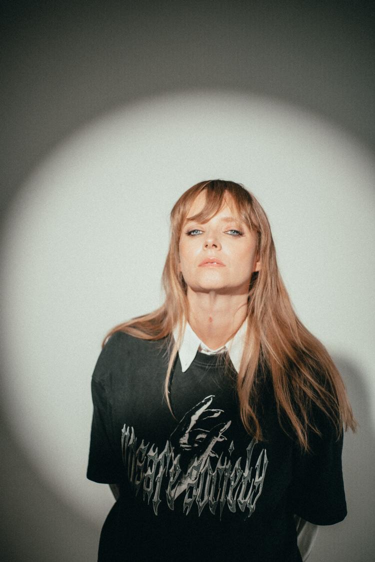 Soleima har før sunget på engelsk, men udgav i 2023 albummet 'Nationens skrammer', som hun nu er klar med en opfølger til. Pr-foto: Blink Twice