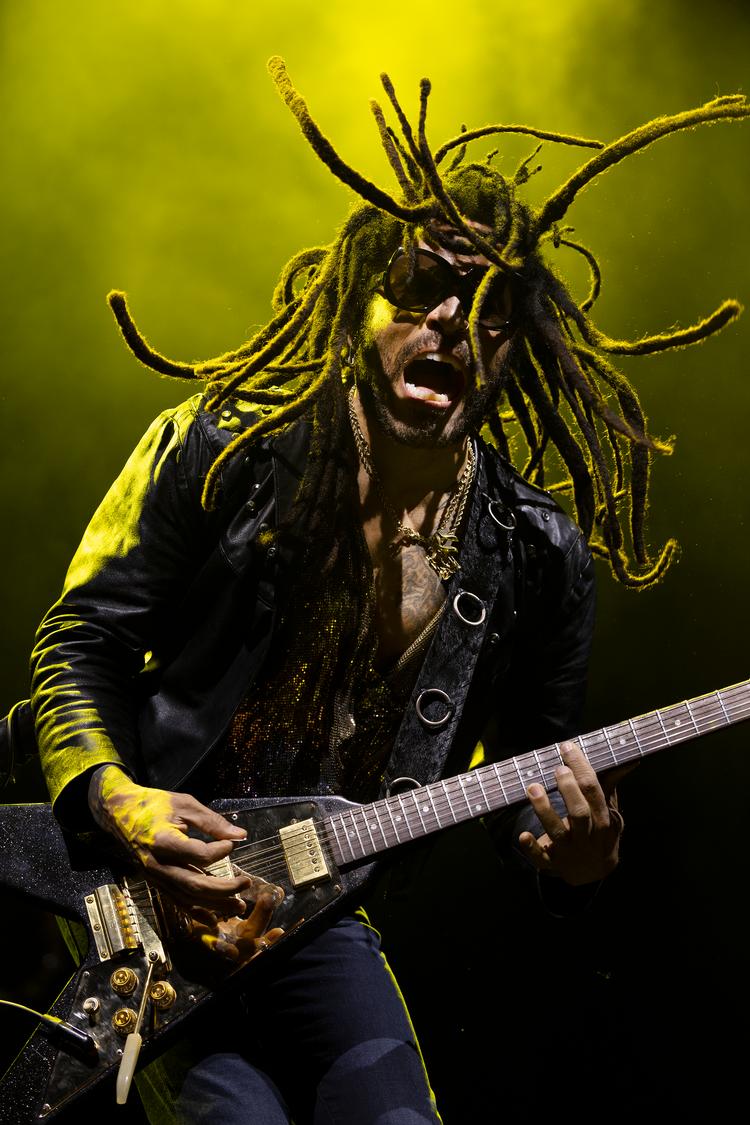Lenny Kravitz gav den som multiinstrumentalist og spillede med hele kroppen. Foto: Thomas Borberg