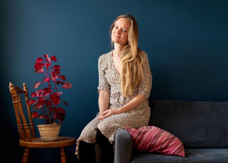 Signe Kjær kan tegne til børn i alle aldre, og i mange genrer - fra børnebibel til en rå historie om en puttemiddag. Foto: Lærke Posselt