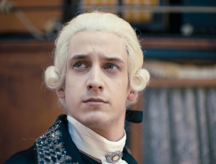 Skuespilleren Dávid Kerek er overbevisende og meget velspillende som Wolfgang Amadeus Mozart i serien, der bærer hans navn.  Foto: Foto fra serien