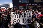 Allerede for to uger siden var der protester uden for USA’s konsulat i Nuuk i Grønland.  Foto: Christian Klindt Sølbeck/Ritzau Scanpix