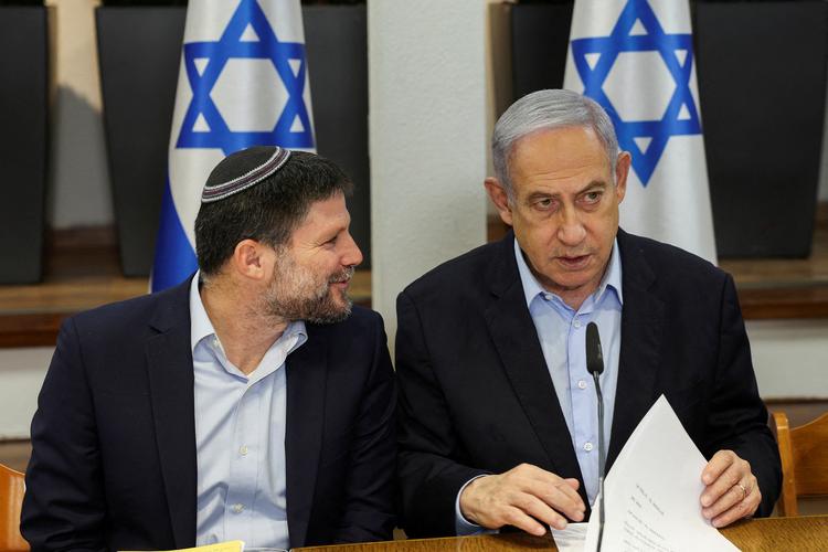 Israels regeringschef, Benjamin Netanyahu, sammen med sin finansminister, Bezalel Smotrich, tidligere på året. Foto: Ronen Zvulun/Ritzau Scanpix