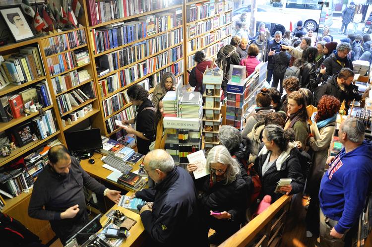 The Educational Bookstore er en slags Thiemers Magasin. Kunderne er en blanding af lokale palæstinensere, intellektuelle venstreorienterede jøder, internationale diplomater, ngo-arbejdere og journalister.  Foto: Toshiyuki Fukushima/Ritzau Scanpix