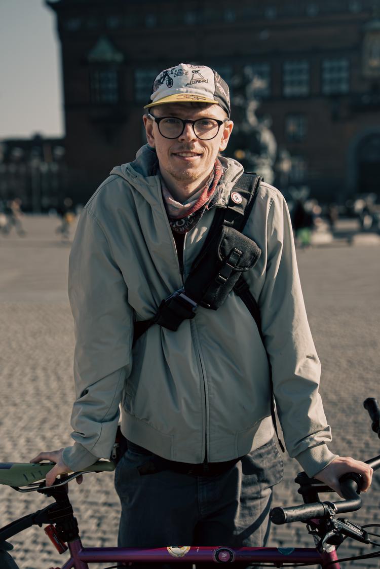 Just Eat-buddet Rasmus Hjorth er den seneste krølle på en historie, der nu fylder 125 år. Rasmus ville organisere en flok cyklende løsarbejdere. Det var ikke den nemmeste opgave.  
 Foto: @Besyv