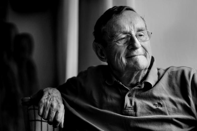 »Jeg kan rigtig godt lide at gå i teatret og biografen. Senest har jeg set 'The Last Ship' på Østre Gasværk«, siger Preben Harris til Ritzau i anledning af sin 90 års fødselsdag. Foto: Linda Kastrup/Ritzau Scanpix