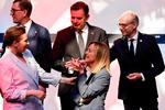 Statsminister Mette Frederiksen, der her hilser på den italienske ministerpræsident, Giorgia Meloni, er blandt de mest 'villige' i den nye koalition af villige Ukraine-støtter.  Foto: Ludovic Marin/Ritzau Scanpix