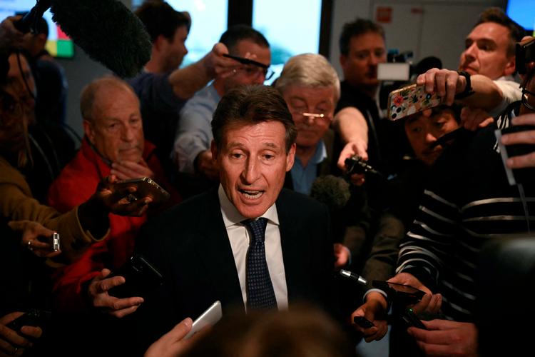 Formanden for Det Internationale Atletikforbund, Sebastian Coe, vil garantere integriteten for kvindesporten. Derfor indfører forbundet nu obligatorisk dna-test. Foto: Angelos Tzortzinis/Ritzau Scanpix