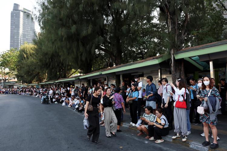 Masser af mennesker vrimlede ud fra bygningerne i Thailands hovedstad, da et jordskælv skabte store rystelser i byen. Foto: Chalinee Thirasupa/Ritzau Scanpix