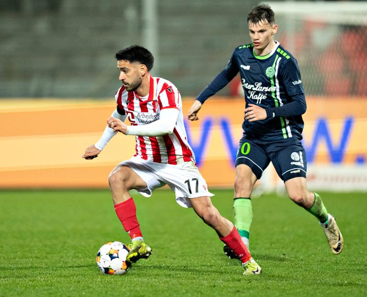 AaB's Andres Jasson i superligakampen mod Viborg, som AaB tabte stort. Dagen efter tog han i byen med to holdkammerater, og det siger han nu undskyld for. Foto: Henning Bagger/Ritzau Scanpix