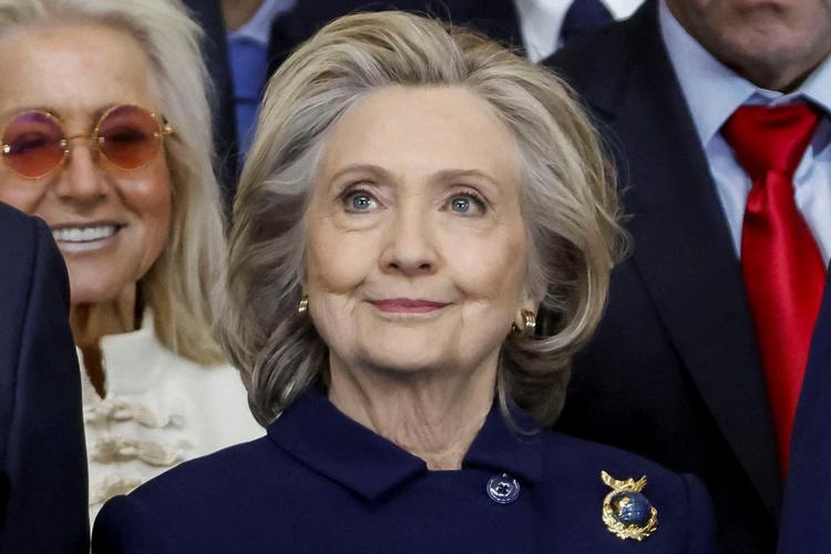 Massefyringerne i den amerikanske administration rammer også efterretningstjenesterne, skriver Hillary Clinton: »Som en tidligere spion udtrykte det: »Vi skyder os selv i hovedet, ikke i foden««. Foto: Shawn Thew/Ritzau Scanpix