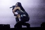 Charli XCX på Roskilde Festival i 2024, hvor hun optrådte på Arena-scenen. Foto: Thomas Borberg