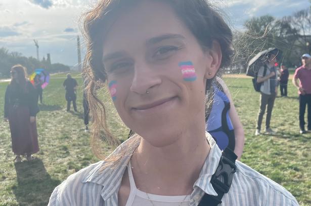 »Jeg undertrykker, hvordan jeg har det, når jeg er omkring andre mennesker«, siger Laine Baker. 