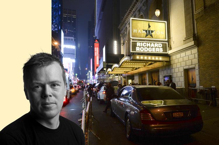 I musicalen 'Hamilton' spilles og synges rollerne som George Washington, Thomas Jefferson og andre af USA's 'founding fathers' af alt andet end hvide skuespillere. Gad vide, hvad Trump-folket siger til det, spørger Politikens Anders Godthjælp Nielsen. 'Hamilton' har kørt på Richard Rogers Theatre på Broadway i New York siden 2015.  Kollage.  Arkivfoto: Niels Christensen og Evan Agostini/Ritzau Scanpix