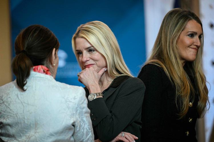 USA's justitsminister Pam Bondi siger, at der vil være konsekvenser for enhver advokat i justitsministeriet, der ikke »nidkært advokerer på vegne af USA«. (Photo by Brendan SMIALOWSKI / AFP) Foto: Brendan Smialowski/Ritzau Scanpix