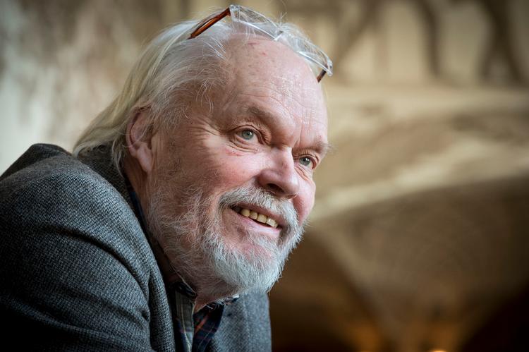 For tiden turnerer Nis Bank-Mikkelsen rundt med koncertfortællinger, hvor et orkester spiller i mellemrummene mellem højtlæsninger af blandt andet Bibelen og 'Anne Franks Dagbog'.  Foto: Axel Schütt/Ritzau Scanpix