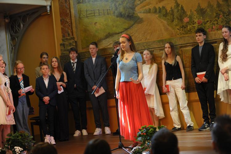 Det passede Nynne Louis fint at blive konfirmeret i 8. klasse. Året før følte hun sig ikke moden, og i 9. klasse er der eksamener, sidste skoledag og mange andre overgange.     Foto: Tobias Fonsmark