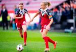 Pernille Harder var en af de få, der leverede på acceptabelt niveau, mens Sara Holmgaard (i baggrunden) var langt fra det, hun tidligere har præsteret. Foto: Bo Amstrup/Ritzau Scanpix