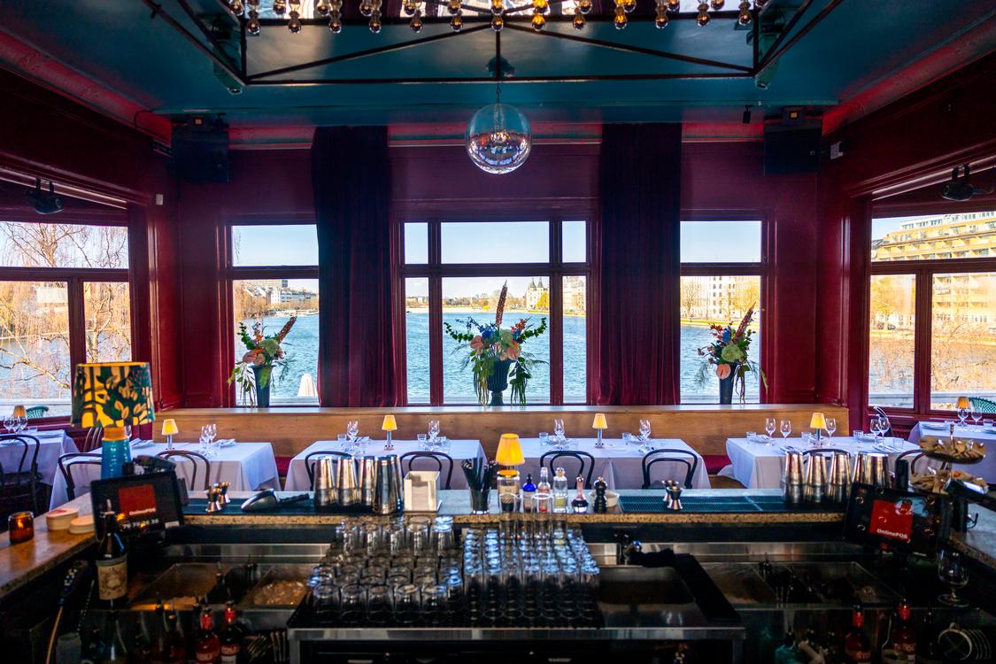 Vægge, vindueskarme, toiletter, ja, alt på Babylon er malet røde på den dampende erotiske måde.  Foto: Cecilie Rolvung