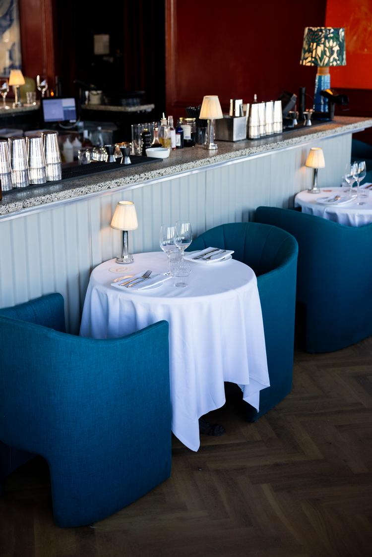 Det franske køkken tvistet med det japanske er og bliver en kæmpe vinder, men i hænderne på køkkenchef August Theil nærmest endnu skarpere, mere præcist.  Foto: Cecilie Rolvung