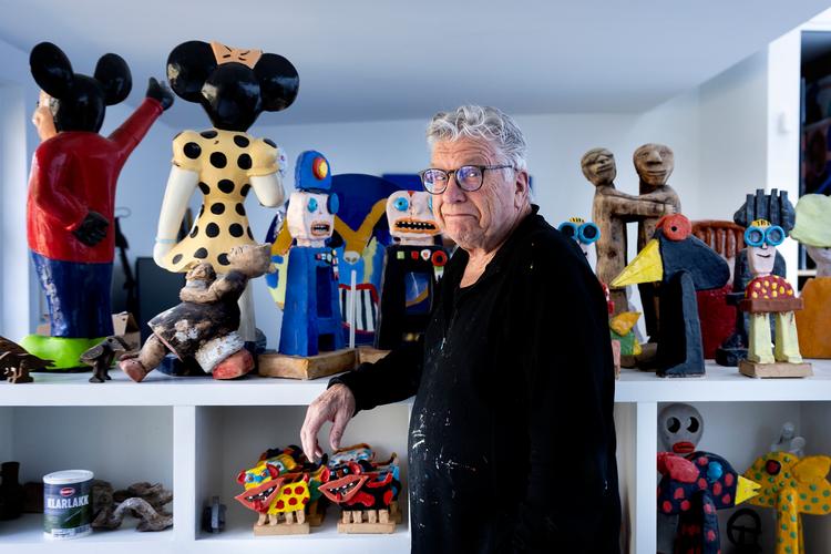 Leif Sylvester Petersen er blevet bedre til bare at lege på sine ældre dage, siger han. Ellers har han af og til være lidt for præget af sin håndværkerbaggrund, hvor meget har handlet om at få tingene gjort færdige.  Foto: Finn Frandsen