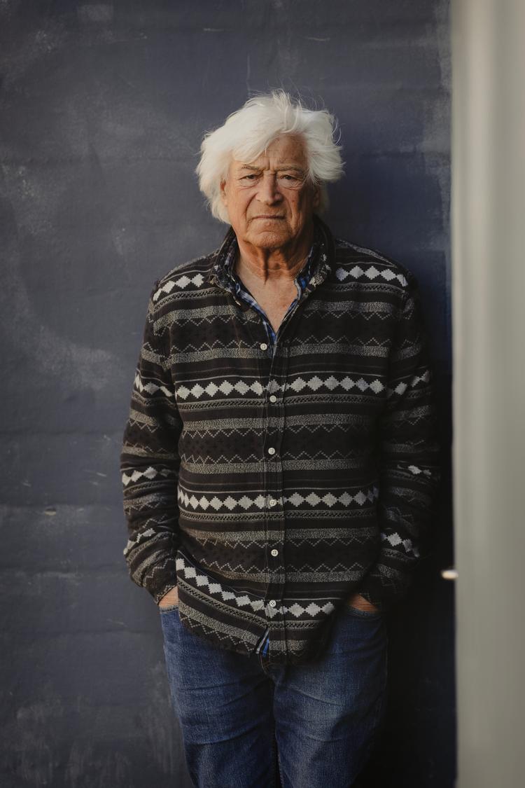 Frisuren er nogenlunde den samme, som da Billy Cross indledte sin musikkarriere hjemme i New York i 1960'erne. Dengang var håret bare lidt længere, hvilket provokerede konservative unge i USA.. Foto: Miriam Dalsgaard