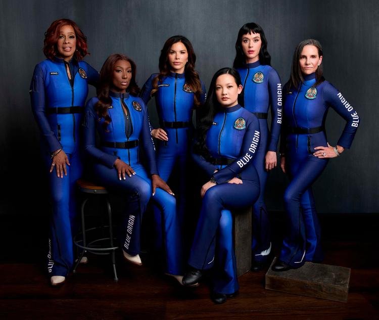 Besætningen består af fra venstre: Gayle King, Aisha Bowe, Lauren Sanchez, Amanda Nguyen, Katy Perry og Kerianne Flynn.  Foto: Handout/Ritzau Scanpix