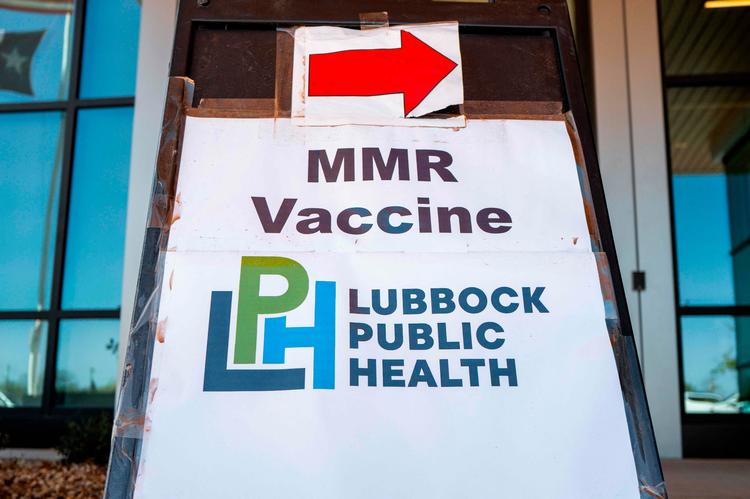 Et skilt peger mod mæslingevaccination i Lubbock, Texas. Foto: Brandon Bell/Ritzau Scanpix