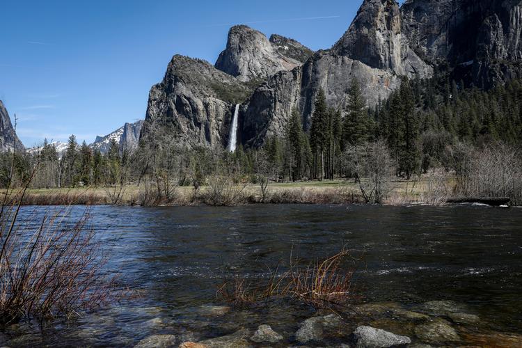 Yosemite er en af USA's mest besøgte nationalparker. Men Trump-regeringen har skåret så dybt i medarbejderstaben, at fastansatte videnskabsfolk og eksperter nu sættes til at gøre rent på toiletterne. Der er ikke rengøringspersonale nok til opgaven. Foto: Brontë Wittpenn/Ritzau Scanpix