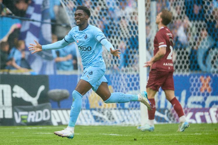 Randers FC's Mohamed Touré efter sin scoring under meterskabsslutsspillet mellem Randers FC og AGF på Cepheus Park i Randers. Foto: Mikkel Berg Pedersen/Ritzau Scanpix