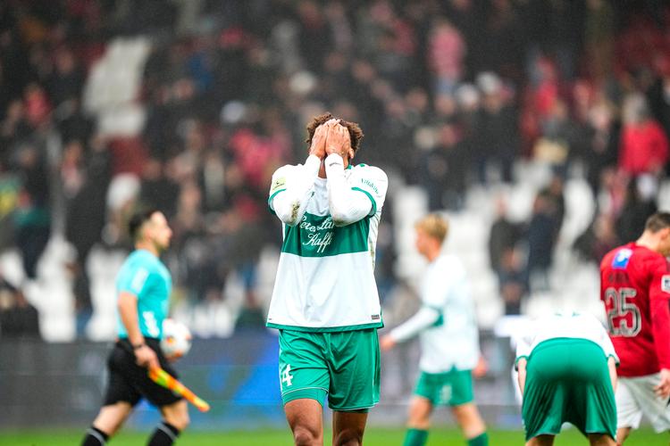 Anosike Ementa fra Viborg efter uafgjort under superligakampen mellem Vejle Boldklub og Viborg FF på Vejle Stadion. Foto: Claus Fisker/Ritzau Scanpix