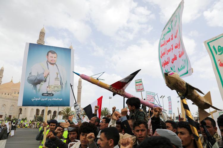 Demonstranter, overvejende Houthi-tilhængere, demonstrerer for at vise solidaritet med palæstinenserne i Gaza-striben og for at fordømme amerikanske angreb i Yemen. Foto: Khaled Abdullah/Ritzau Scanpix