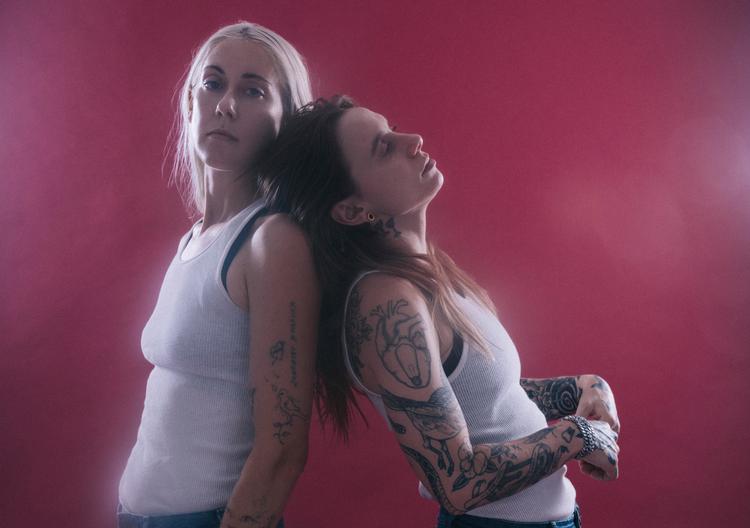 Torres og Julien Baker tager countrymusikken ud på nye kønseventyr på duoens debutalbum, 'Send A Prayer My Way'.  Pr-foto Matthew Gawrych