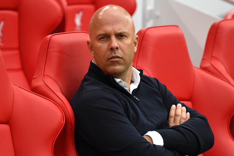 Arne Slot afløste Jürgen Klopp i denne sæson, men med sin pragmatiske tilgang har hollænderen øjeblikkeligt skabt resultater og fået fansene til at glemme den elskede forgænger Foto: Rui Vieira/Ritzau Scanpix