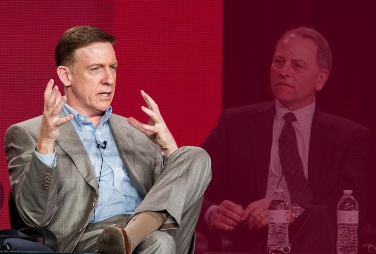 Bill Owens (tv.) har været på CBS siden 1988, og siden 2019 har han været chefproducer på nyhedsmagasinet ’60 Minutes’. Her er han fotograferet i 2013; til højre ses CBS News’ daværende formand, Jeff Fager.  Originalfoto Bret Hartman/Ritzau Scanpix