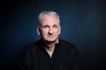 Historikeren Timothy Snyder har et indgående kendskab til  Europa under Anden Verdenskrig: »I lang tid levede jeg mentalt i 1930’erne og 40’erne, og det gav en meget klar fornemmelse for, hvad der kan ske«, siger han. Foto: Francesca Mantovani/editions Gallimard
