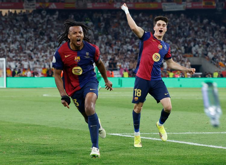 Barcelona's Jules Koundé fejrer sit sejrsmål mens holdkammeraten Pau Victor (th.) jubler med.a del Rey - Final - FC Barcelona v Real Madrid - Estadio de La Cartuja, Seville, Spain - April 27, 2025 FC Barcelona's Jules Kounde celebrates scoring their third goal with Pau Victor REUTERS/Marcelo Del Pozo Foto: Marcelo Del Pozo/Ritzau Scanpix