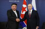 Rusland og Nordkorea indgik sidste år en omfattende strategisk traktat om partnerskab, og det skulle være i den forbindelse, at landets leder, Kim Jong-un, traf beslutningen om at sende soldater af sted for at kæmpe på russisk side i krigen mod Ukraine.. Foto: Vladimir Smirnov/Ritzau Scanpix
