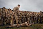 I disse måneder skal tusindvis af unge danskere tage stilling til, om de vil aftjene værnepligt på den nye ordning. På billedet ses et tidligere hold værnepligtige i Vordingborg.  Arkivfoto: Frederik Bruun Kynde
